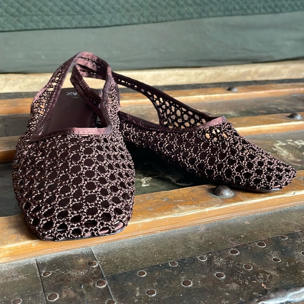 Woven flats